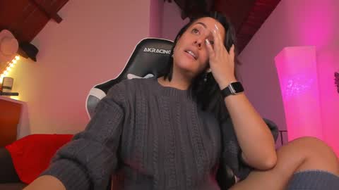 Snapshot of tiny_panther chatting on January 15, 4:15 am Ana Molly online show from January 15, 4:15 am