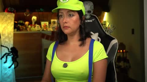 Snapshot of tiny_panther chatting on October 30, 1:18 am Ana Molly online show from October 30, 1:18 am