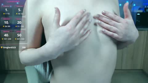 Snapshot of tiny_pixiee chatting on January 1, 7:10 pm Kira online show from January 1, 7:10 pm
