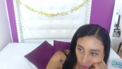 tiny_sarah1 online show from October 27, 11:52 pm