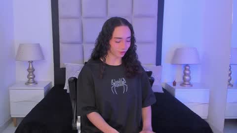 Snapshot of tiny_thomm chatting on February 24, 6:11 am Thomm Independent Model online show from February 24, 6:11 am