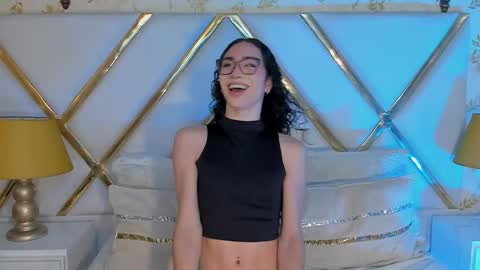 Snapshot of tiny_thomm chatting on March 8, 7:45 am Thomm Independent Model online show from March 8, 7:45 am