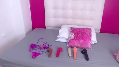 tiny_whore18 online show from October 6, 3:31 pm