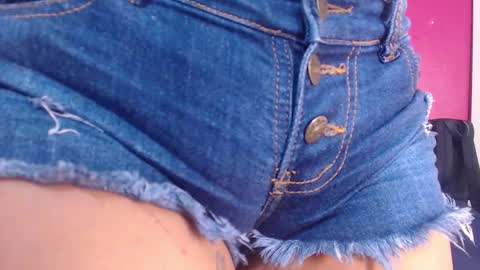 tiny_whore18 online show from October 16, 4:30 pm