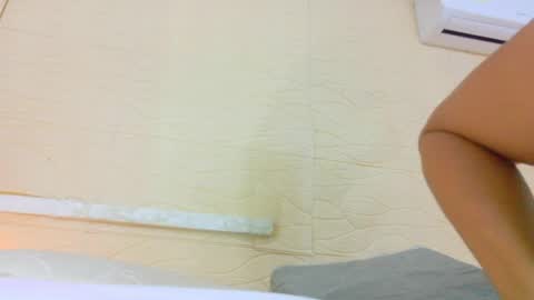 tiny_whore18 online show from May 9, 7:24 am