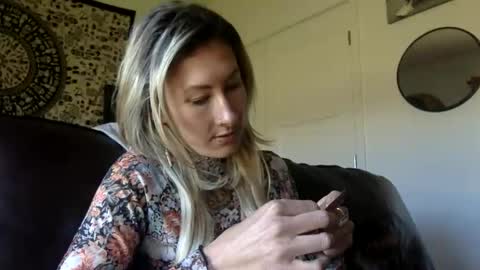 Snapshot of tinyandtatted420 chatting on October 14, 10:21 pm tinyandtatted420 online show from October 14, 10:21 pm