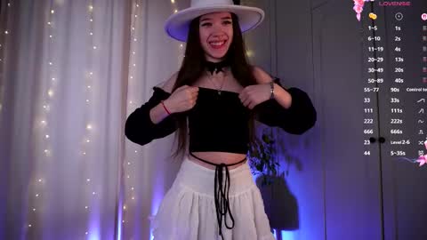 Snapshot of tinyanie chatting on February 13, 6:31 am Annie online show from February 13, 6:31 am