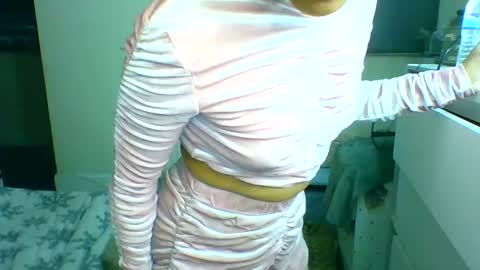 Snapshot of tinyasian911718 chatting on December 9, 1:02 pm Tinyasian911718 sweetinyasian instagram online show from December 9, 1:02 pm