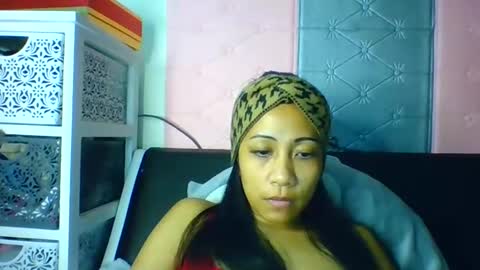Snapshot of tinyasian911718 chatting on December 10, 6:28 pm Tinyasian911718 sweetinyasian instagram online show from December 10, 6:28 pm