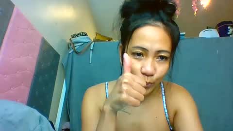 Snapshot of tinyasian911718 chatting on December 17, 7:04 pm Tinyasian911718 sweetinyasian instagram online show from December 17, 7:04 pm