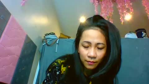 Snapshot of tinyasian911718 chatting on December 28, 6:18 pm Tinyasian911718 sweetinyasian instagram online show from December 28, 6:18 pm