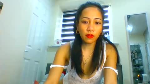 Snapshot of tinyasian911718 chatting on January 16, 12:31 pm Tinyasian911718 sweetinyasian instagram online show from January 16, 12:31 pm