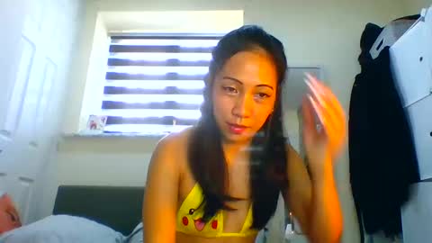 Snapshot of tinyasian911718 chatting on March 3, 12:27 pm Tinyasian911718 sweetinyasian instagram online show from March 3, 12:27 pm