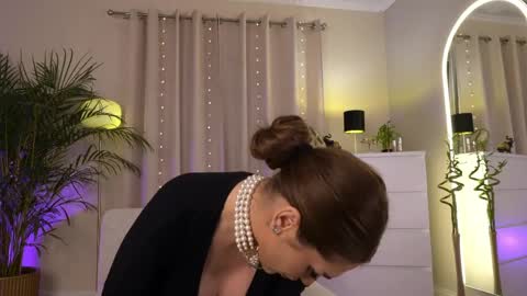 Anissa online show from April 27, 3:10 pm
