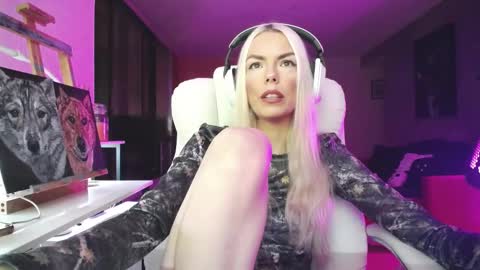 stage Kylie Sinner  brand CLITBAIT online show from October 18, 7:31 am