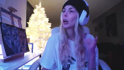 stage Kylie Sinner  brand CLITBAIT online show from November 17, 10:04 pm