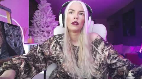 stage Kylie Sinner  brand CLITBAIT online show from November 29, 2:58 am