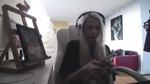 stage Kylie Sinner  brand CLITBAIT online show from February 9, 8:24 pm