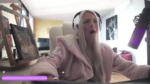 stage Kylie Sinner  brand CLITBAIT online show from February 26, 8:52 pm