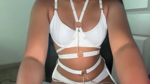 tinylittlebrownie online show from June 1, 9:05 pm