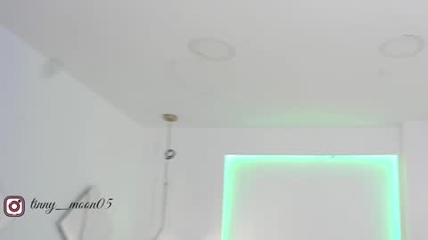 Snapshot of tinymoon_ chatting on January 18, 11:00 am Luna online show from January 18, 11:00 am