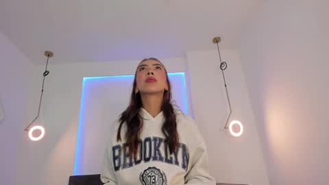Snapshot of tinymoon_ chatting on February 11, 10:37 am Luna online show from February 11, 10:37 am