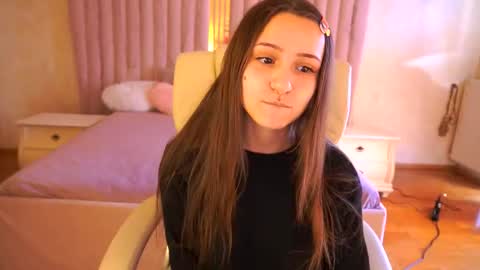 tinynataliee online show from March 5, 7:48 am