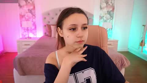 tinynataliee online show from March 17, 3:15 pm