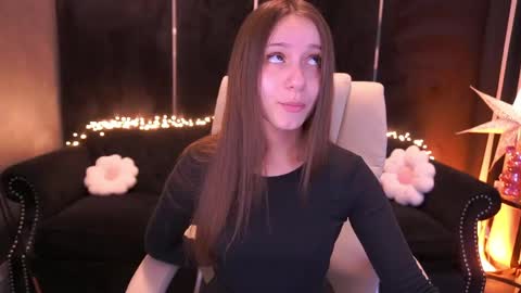 tinynataliee online show from April 25, 6:27 am