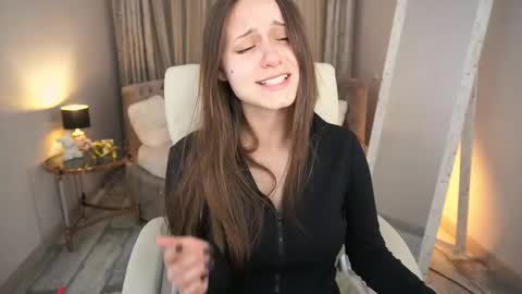 tinynataliee online show from May 6, 3:39 pm