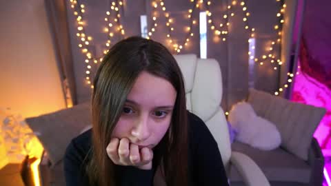 tinynataliee online show from May 14, 8:59 pm