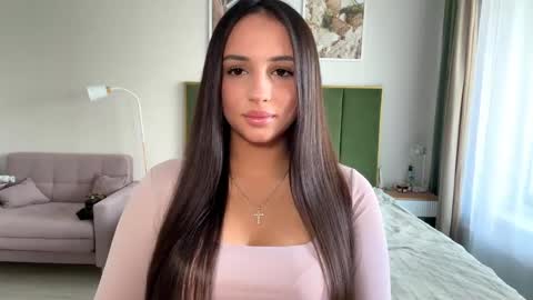 Mia online show from June 5, 12:22 pm