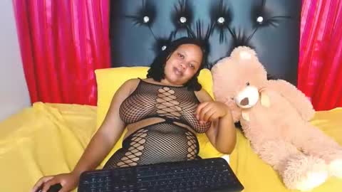 tinyrose18 online show from December 11, 3:05 pm