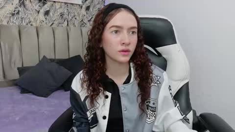 tinysophi online show from February 4, 7:09 pm