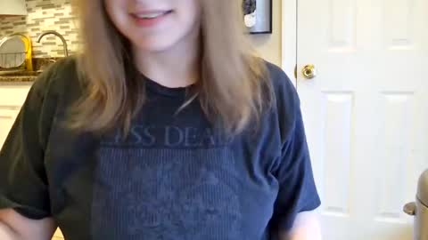 Snapshot of tinywithtiddies chatting on March 13, 1:18 pm tinywithtiddies online show from March 13, 1:18 pm