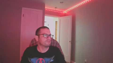 Snapshot of tippertonight chatting on January 3, 7:16 am tippertonight online show from January 3, 7:16 am