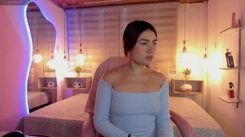 Snapshot of tique_ chatting on October 1, 1:06 pm tique_ online show from October 1, 1:06 pm