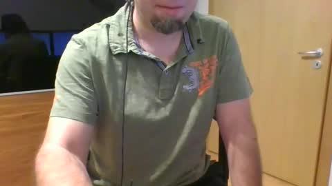 Snapshot of tirolerboy27 chatting on December 4, 12:25 pm Tirolerboy27 online show from December 4, 12:25 pm