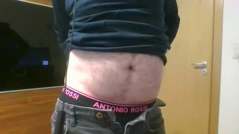 Snapshot of tirolerboy27 chatting on December 17, 1:49 pm Tirolerboy27 online show from December 17, 1:49 pm