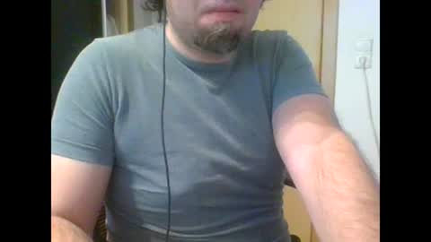 Snapshot of tirolerboy27 chatting on February 6, 12:26 pm Tirolerboy27 online show from February 6, 12:26 pm