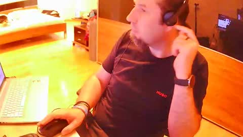 Snapshot of tirolerboy27 chatting on October 23, 8:35 am Tirolerboy27 online show from October 23, 8:35 am