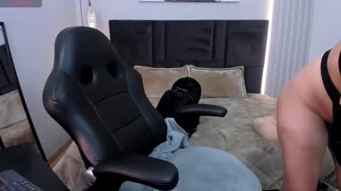 Snapshot of tisha_lau chatting on November 29, 2:31 pm Tisha online show from November 29, 2:31 pm