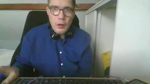 Snapshot of titeuf3855839553 chatting on January 18, 8:29 am titeuf3855839553 online show from January 18, 8:29 am