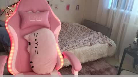 Snapshot of tofummuch chatting on March 6, 4:53 am Elma online show from March 6, 4:53 am