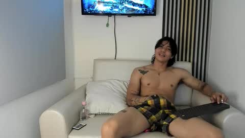 Snapshot of toji_lee chatting on October 19, 2:34 am toji lee online show from October 19, 2:34 am