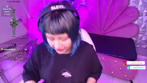 toky         online show from November 19, 7:47 pm