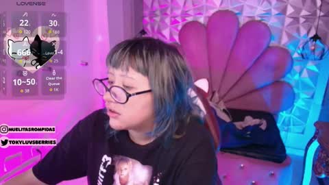 Snapshot of toky_doll chatting on January 9, 2:36 am toky online show from January 9, 2:36 am