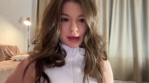 Alice  Alice -   online show from April 3, 2:37 pm