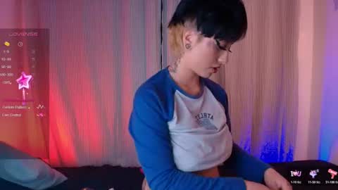Snapshot of tokyo_blues chatting on June 27, 4:39 am Halsey Sofii online show from June 27, 4:39 am