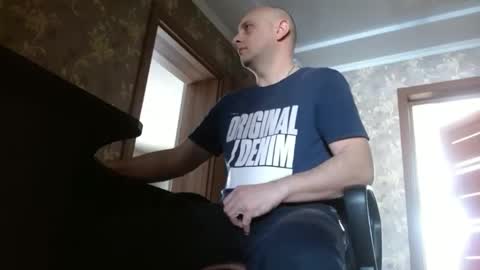 Snapshot of tolianuch chatting on February 1, 10:25 am Huligan online show from February 1, 10:25 am